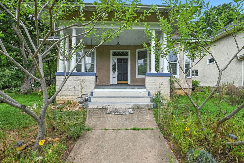 Foto principal - 901 W 30th St