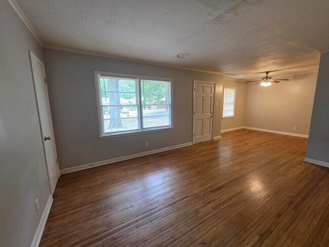 Foto del edificio - 5369 Lochinvar Rd