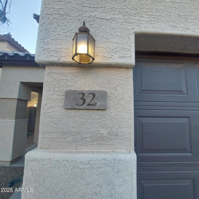 Foto del edificio - 10225 W Camelback Rd