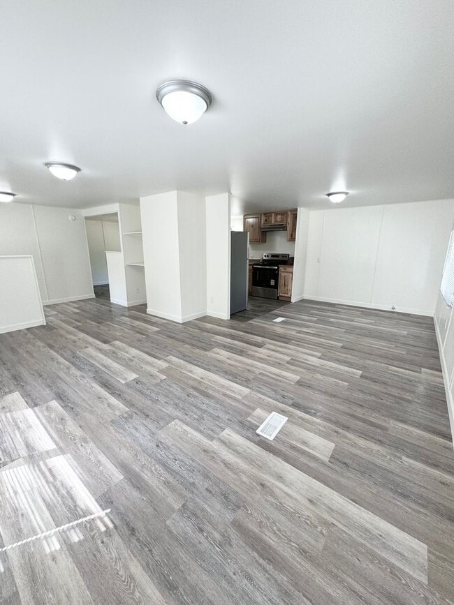Building Photo - 3 Bedroom 2 Bathroom for Rent