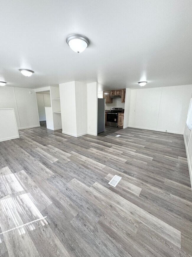 Foto del edificio - 3 Bedroom 2 Bathroom for Rent