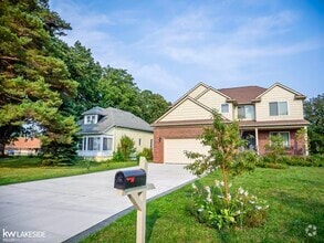 Building Photo - 37440 Curwood Dr