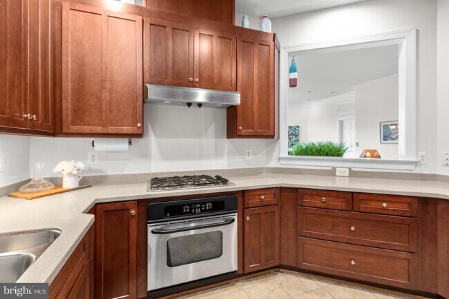 Building Photo - 830 Belmont Bay Dr