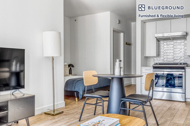 Foto del edificio - 855 W Madison St