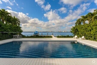 Building Photo - 1065 N Shore Dr