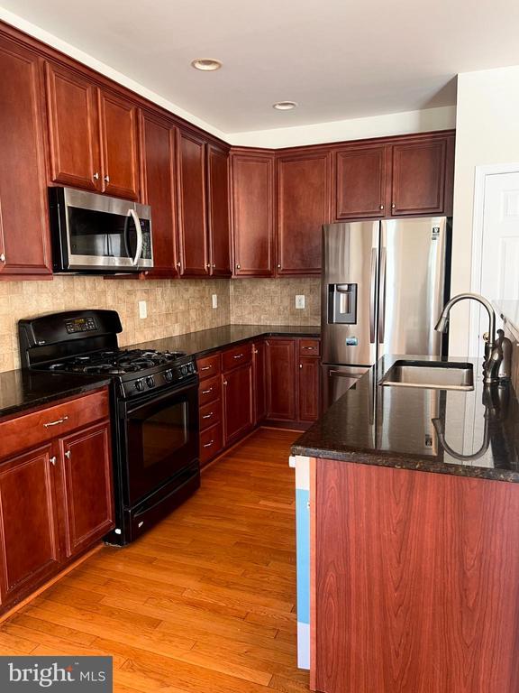 Building Photo - 25205 Larks Terrace