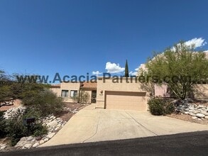 Building Photo - 4221 N Summer Set Dr