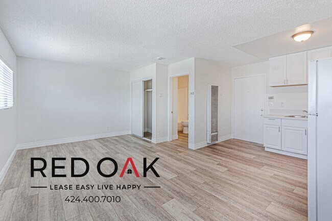 Foto del edificio - 706 McDonald Ave