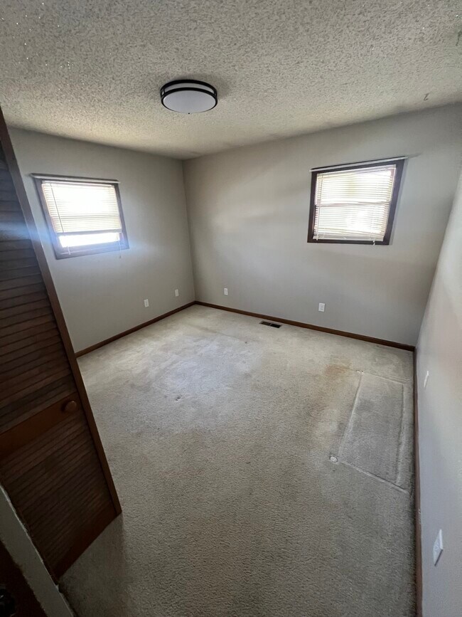 Foto del edificio - 433 S Ridge Rd