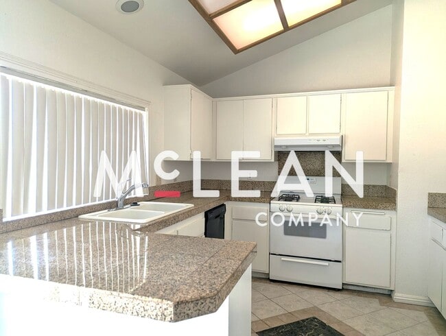 Foto del edificio - 3270 N Sandspring Dr