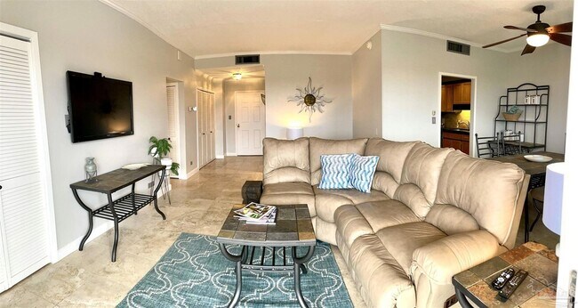 Foto del edificio - 825 Bayshore Dr