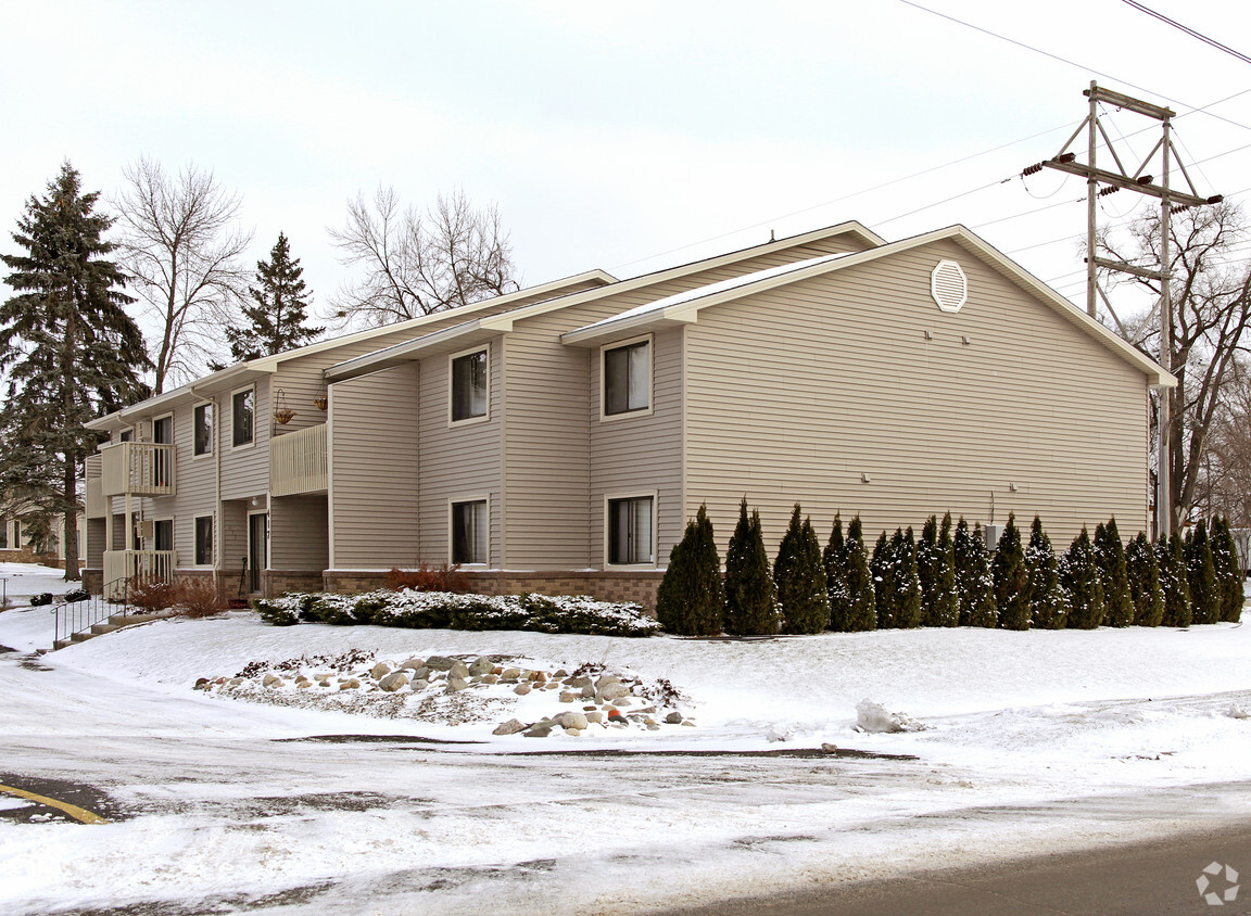 Primary Photo - Meadowbrook Apartments