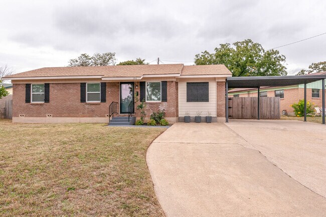 Building Photo - 300 Ridgecrest Dr