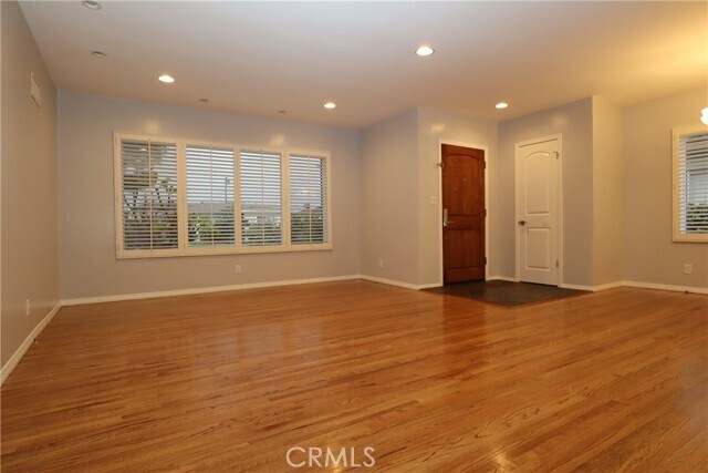 Building Photo - 15829 La Salle Ave
