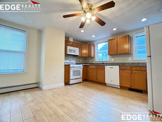 Building Photo - 1092-1098 Cambridge St. Unit 1094