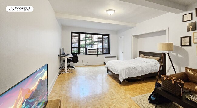Foto del edificio - 307 E 44th St