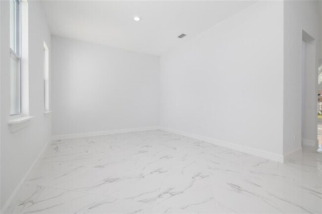 Foto del edificio - 9 Watkins Pl