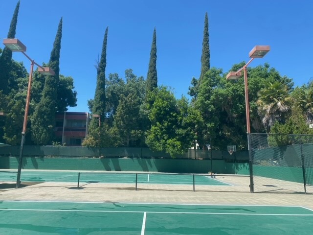 Building Photo - Tarzana Tennis Club Apartments