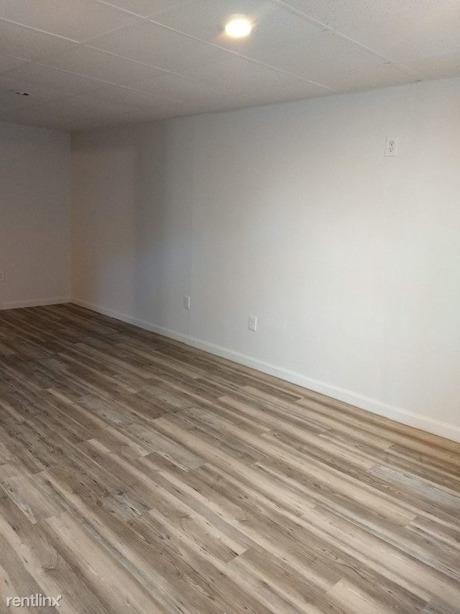 1 br, 1 bath Duplex 124 Alder St Ground Townhome Rentals in Waterbury CT