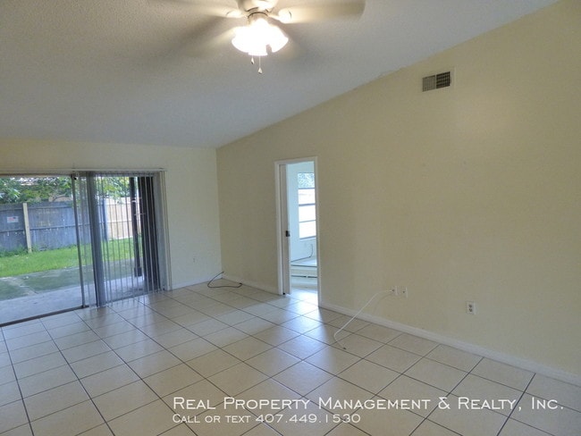 Building Photo - Nice 3 BR / 2 BA Home In Royal Manor Villas