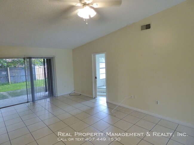 Foto del edificio - Nice 3 BR / 2 BA Home In Royal Manor Villas
