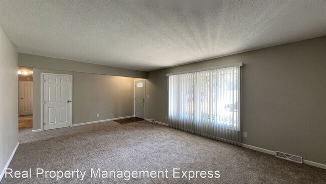 Building Photo - 5 br, 3 bath House - 3500 E 33rd St.