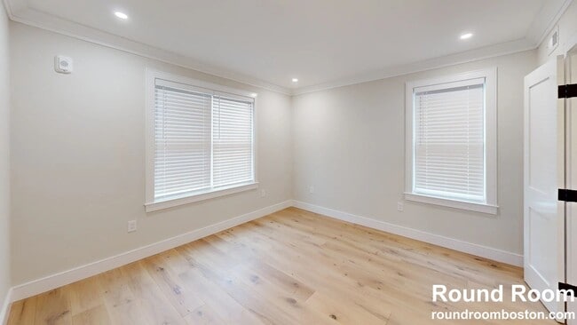 Building Photo - 11 Everett St