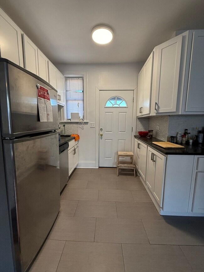 Foto del edificio - 627 W Roscoe St