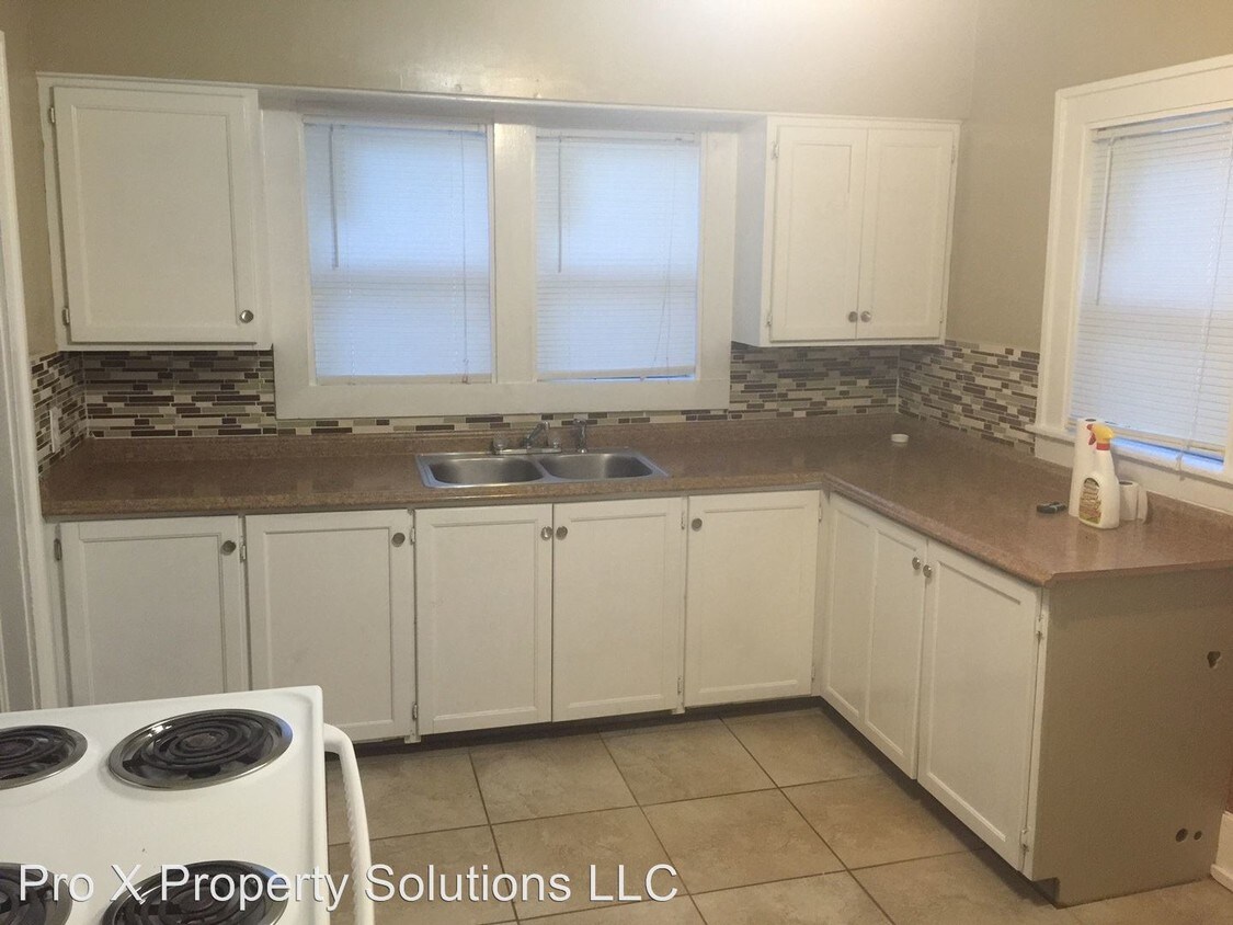 Building Photo - 403 N Catalpa St