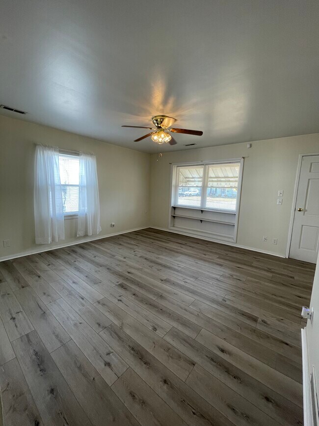 Foto del edificio - 3331 Ridgewood St