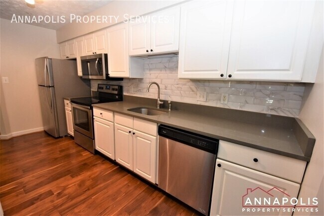 Building Photo - 621 Admiral Dr