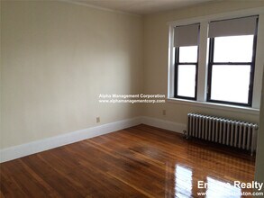 Building Photo - 349 Pleasant St