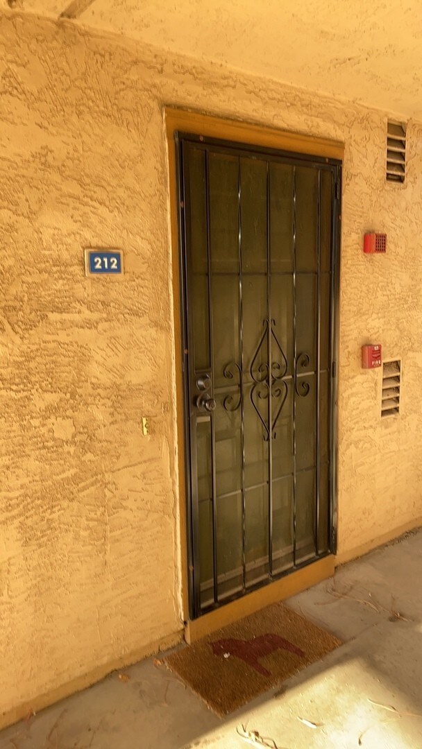 Foto del edificio - 2 bedroom 1 bath unit on the first floor
