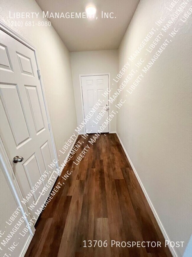 Foto del edificio - 13706 Prospector Post