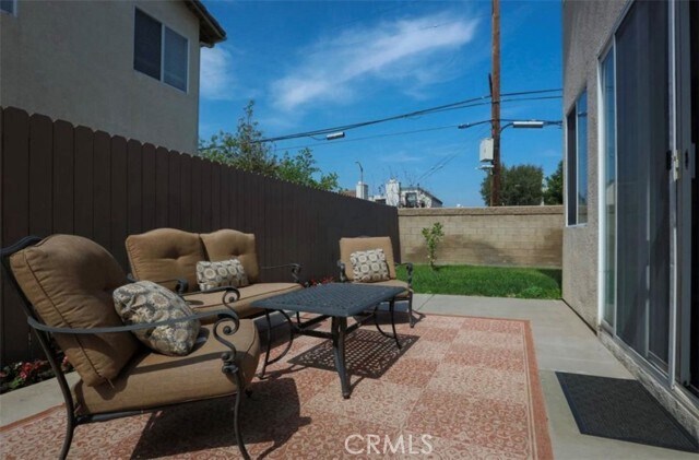 Building Photo - 9122 Lemona Ave