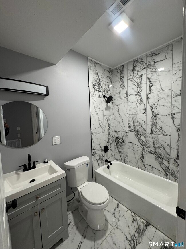 Foto del edificio - 231 Davenport Ave