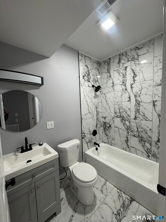 Building Photo - 231 Davenport Ave