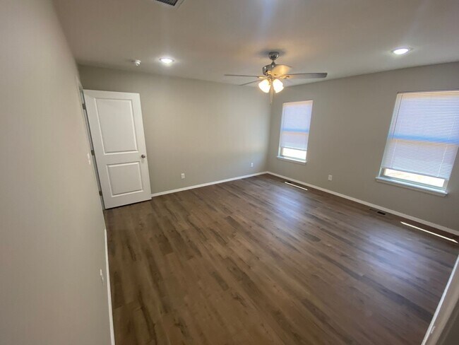 Building Photo - Brand New Home!!