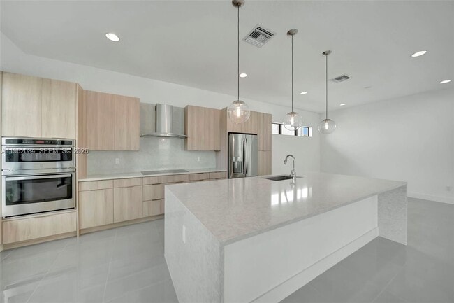 Building Photo - 1427 SW 23rd St