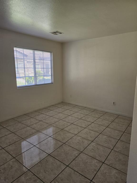 Foto del edificio - 2500 Adelante Ave