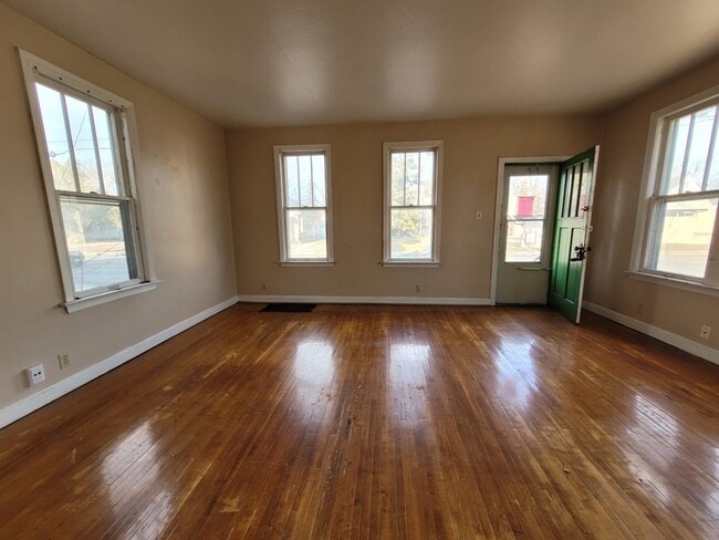 Foto del edificio - 1033 Shawano Ave