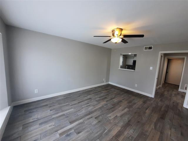 Building Photo - 2101 Oakhurst Dr