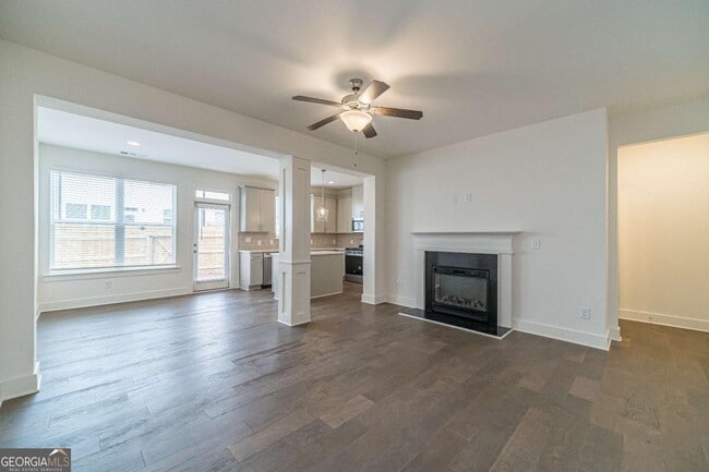 Foto del edificio - 56 Garrison Dr