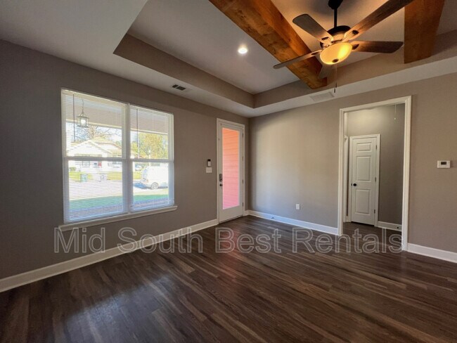 Building Photo - 1637 Netherwood Ave