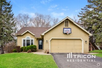 Building Photo - 1890 Park Ridge Dr
