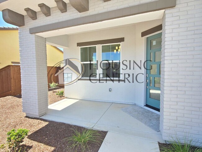 Foto del edificio - Luxurious Newer Construction Rental Home I...