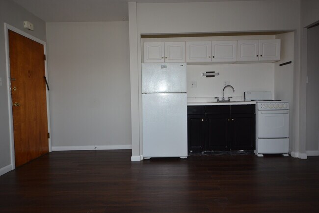 Foto del edificio - 4801 Madison Rd