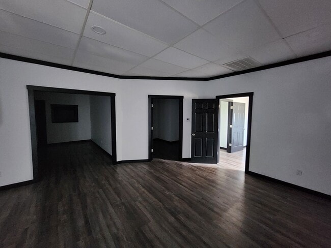 Building Photo - 1125 W 7th St