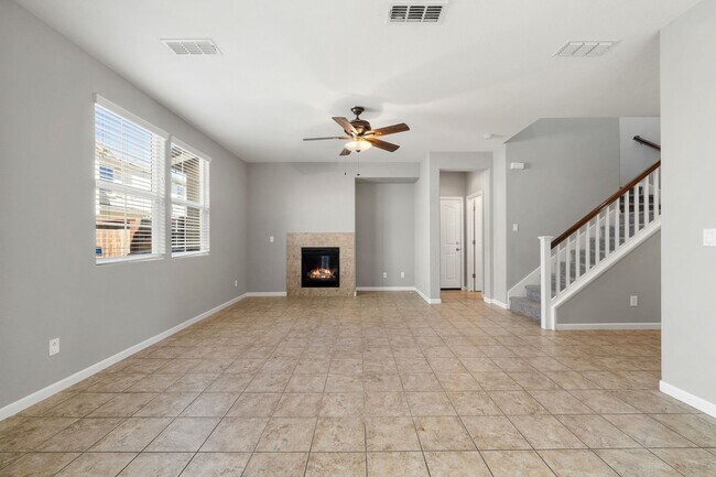 Foto del edificio - NICE TWO STORY TOWNHOME IN NATOMAS!