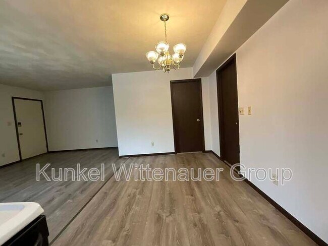 Foto del edificio - 9519 W Main St